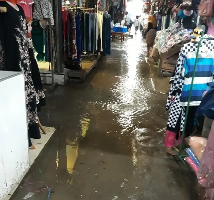 0et-130320-Pasar Karangampel Banjir