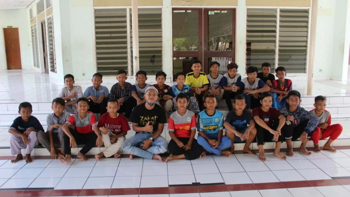 Pemain Persib Bandung Berbagi Pengalaman di Cirebon