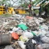 Banjir Rob Surut, Warga Bersih-bersih Lumpur