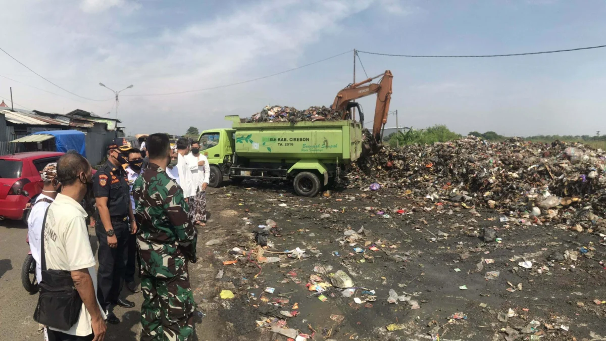 ilmi-ratusan ton sampah liar di angkut (3)