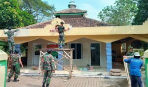Karya Bakti TNI Renovasi Masjid