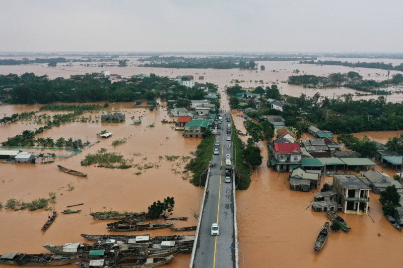 desa-tergenang-banjir-terlihat-di-provinsi-quang-tri-vietna-75