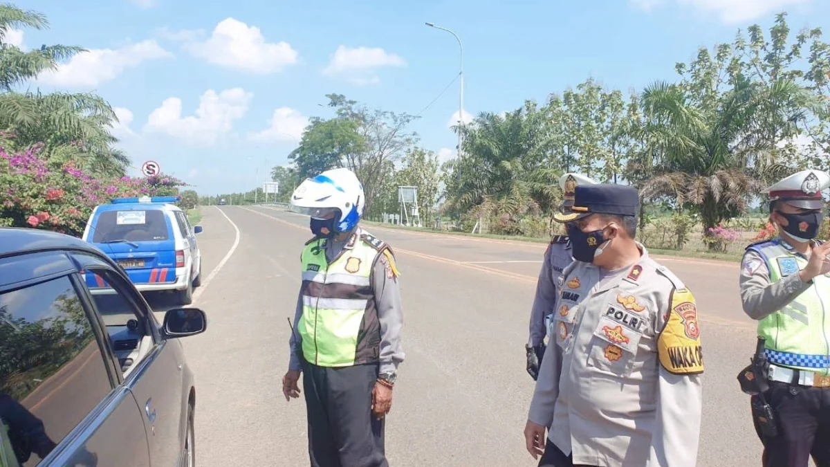 Polisi Lakukan Penyekatan di Pintu Gerbang Tol