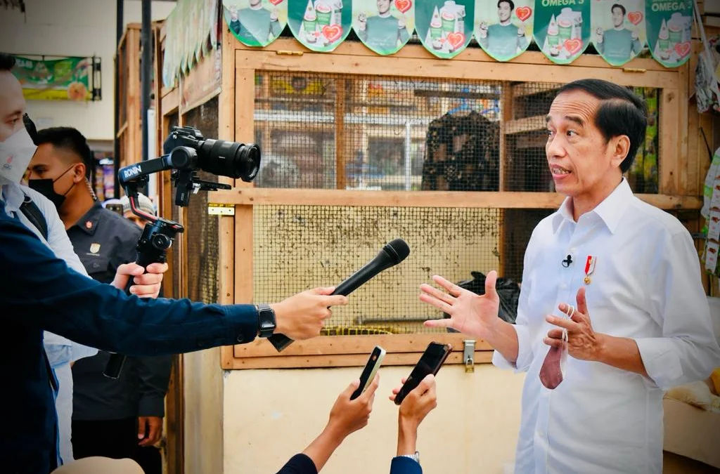 Jokowi: Kita Harus Taat Konstitusi
