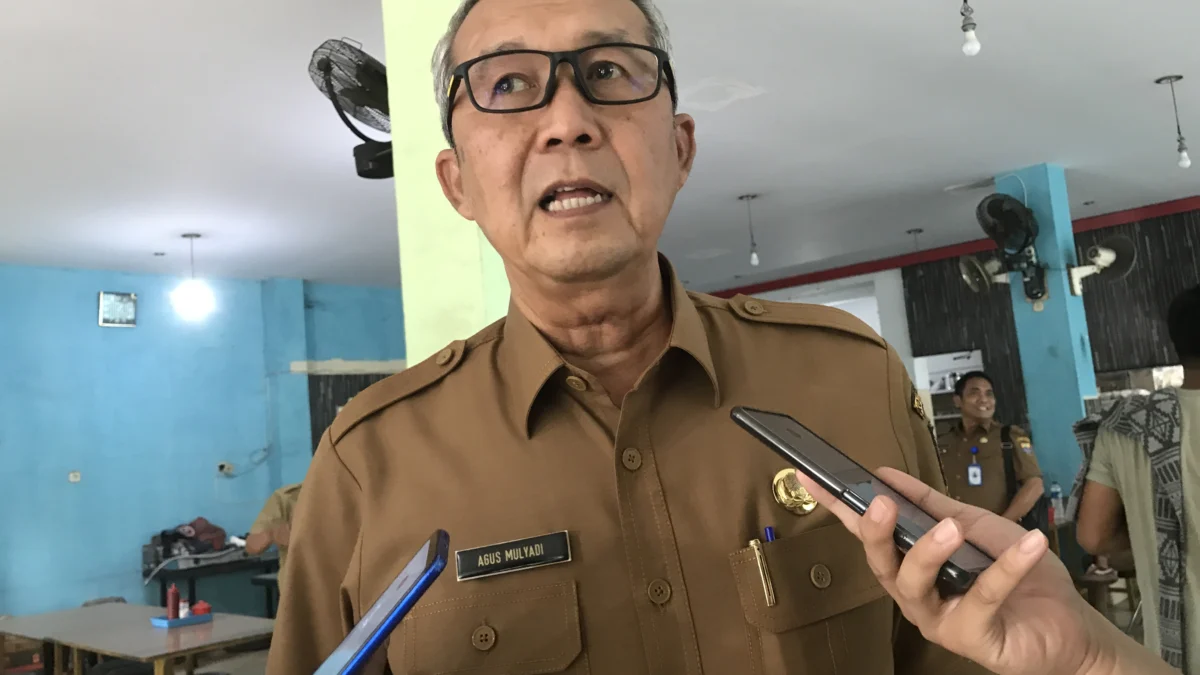 Ketua TAPD Pemkot Cirebon menerangkan kewajiban yang belum dianggarkan APBD 2023 mencapai 100 miliar lebih. --FOTO: AZIS/RADAR CIREBON