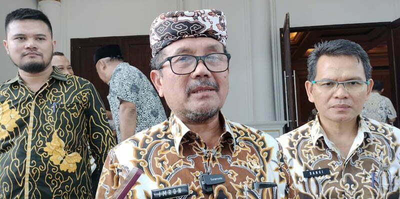Bupati Cirebon Drs H Imron MAg memberi keterangan terkait acara konsultasi publik terkait validasi rencana kerja pemerintah daerah (RKPD) tahun 2024