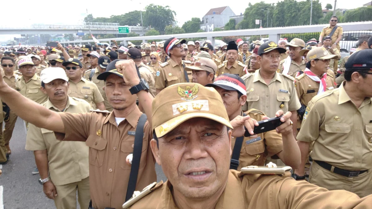 Ratusan Kuwu di kabupaten Majalengka berada di Senayan saat mengikuti aksi bersama puluhan ribu Kuwu se Indonesia, Selasa 17 Januari 2023