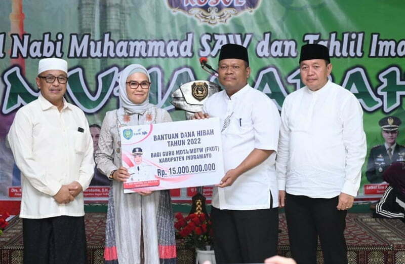 Hibah sebesar Rp15 miliar bakal digelontorkan oleh Bupati Indramayu Hj Nina Agustina SH MH CRA