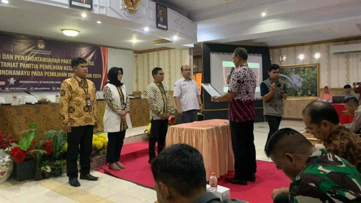 Komisi Pemilihan Umum (KPU) Kabupaten Indramayu menggelar penetapan dan penandatanganan pakta integritas