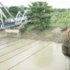 Mitigasi Bencana Banjir Satgas Rutin Pantau Debit Air Sungai Cipunegara