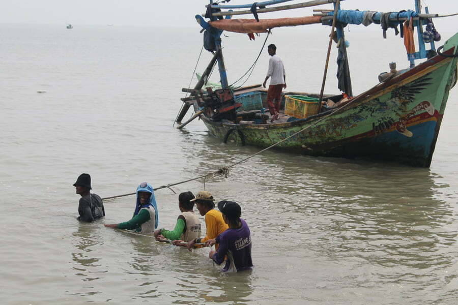 Nelayan pantura di Kecamatan Patrol memilih pindah wilayah tangkap ikan ke luar daerah.