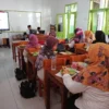 Guru Raudhatul Athfal (RA) mengikuti pelatihan Kurikulum Merdeka yang dilaksanakan di Aula PC IGRA Panyingkiran