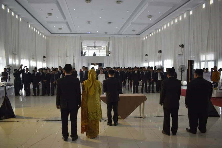 Sebanyak 155 anggota PPK se-Kabupaten Indramayu saat dilantik di Gedung PGRI Indramayu, Rabu 4 januari 2023