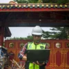 Teknisi XL Axiata sedang melakukan pemeriksaan jaringan menjelang perayaan Imlek dan Cap Go Meh di Klenteng Satya Budhi Kota Bandung