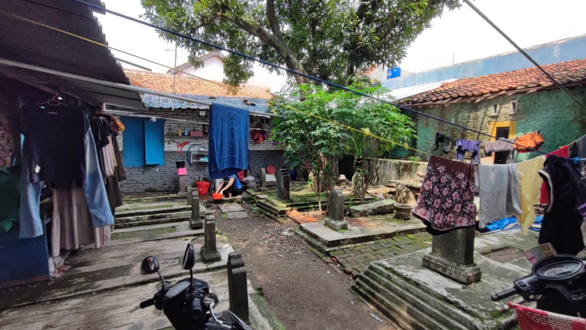 Komplek Makam Nyi Gede Lara Panas di RT 02, RW 02, Kelurahan Panjunan, Kecamatan Lemahwungkuk, Kota Cirebon. --FOTO: JERRELL ZEFANYA/RADAR CIREBON