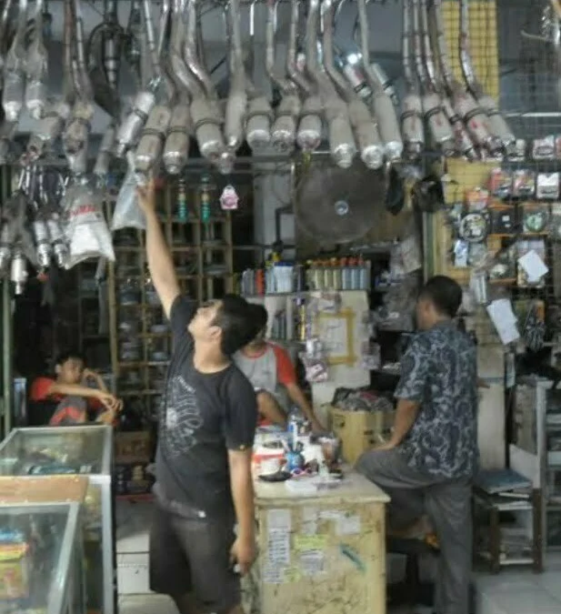 Menelusuri 4 Tempat Penjualan Onderdil Mobil Seken Di Kota Cirebon