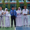 MENTAL JUARA: Empat siswa-siswi SMA Islam Al Azhar 5 Cirebon berhasil meraih juara di ajang Felka, tanggal 10 Februari 2023. --FOTO: abdullah/radar cirebon