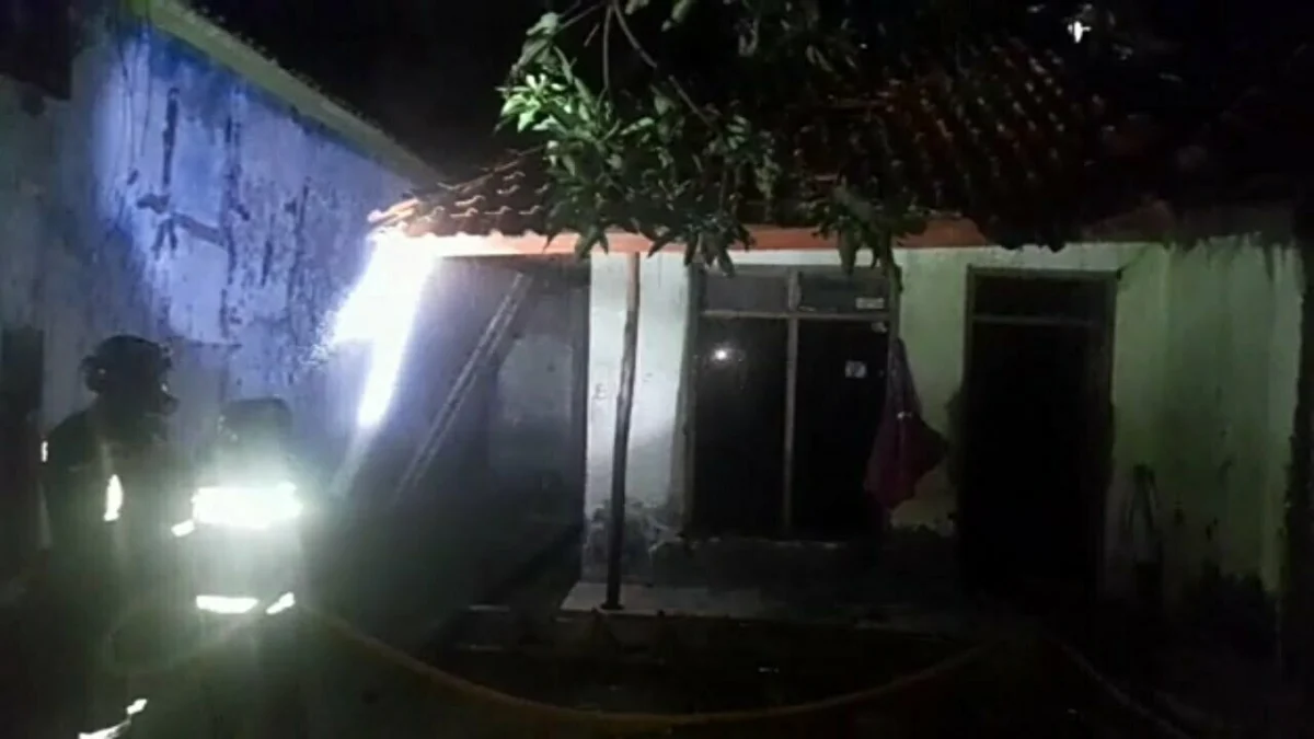 MEMILUKAN, Rumah di Cibingbin Terbakar Ketika Pemiliknya Pergi ke Kampung Istrinya