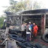 Kebakaran besar terjadi lagi di Kabupaten Cirebon. Kebakaran gudang ban rugi Rp 1 miliar lebih.