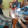 MTs Al-Ishlah di Desa Garawangi Kecamatan Sumberjaya bekerja sama dengan Puskesmas Sumberjaya menggelar skrining kesehatan anak sekolah
