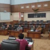 Komisi 1 DPRD Kabupaten Majalengka melaksanakan rapat kerja di ruang paripurna tanpa kehadiran pihak pengembang perumahan, Selasa (28/3)