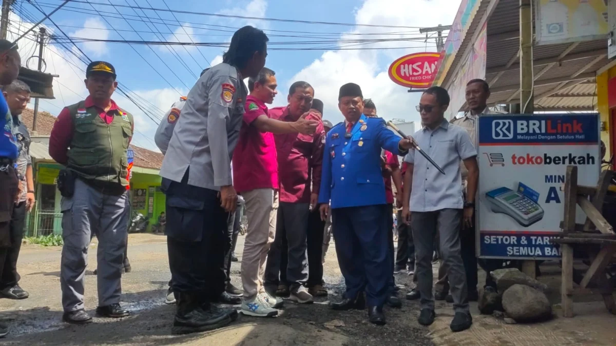 Wakil Gubernur Jawa Barat Uu Ruzhanul Ulum Tinjau Jalan Rusak di Majalengka