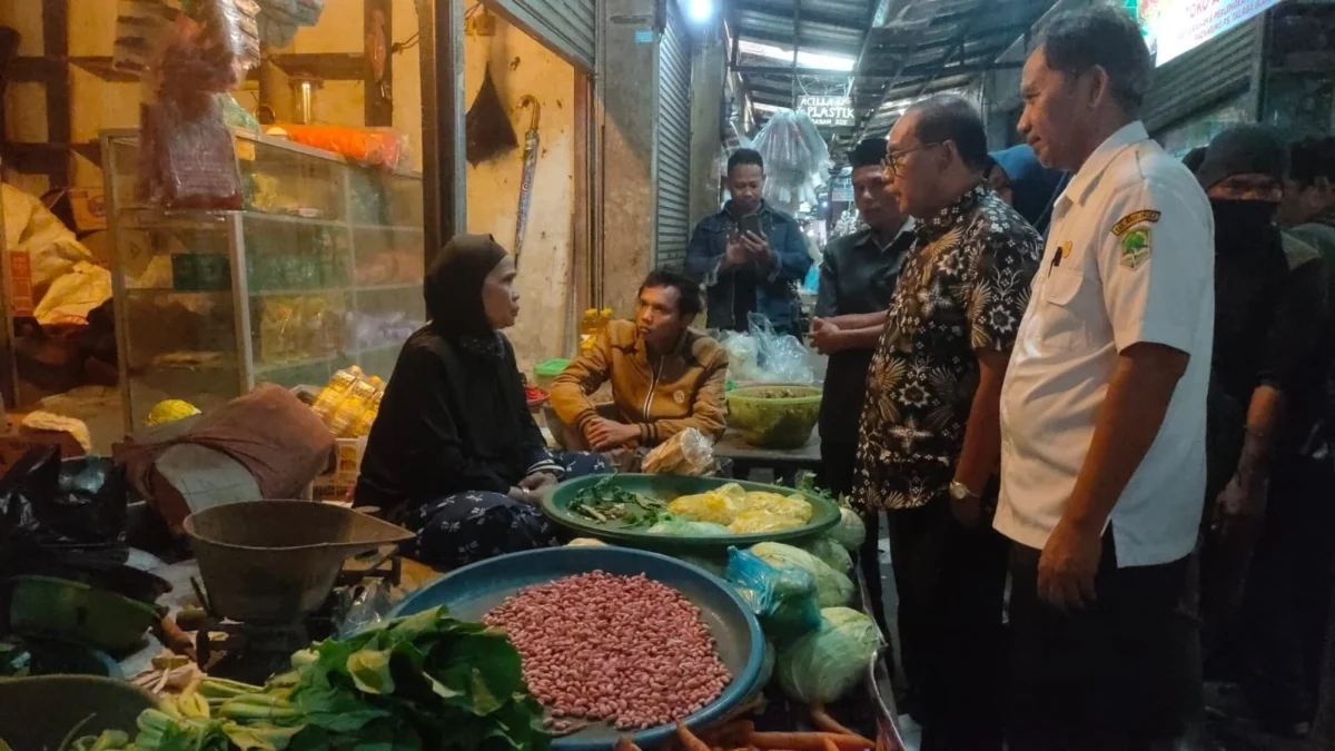 Komisi II DPRD Majalengka sidak ke pasar tradisional Talaga pada Rabu (8/3)