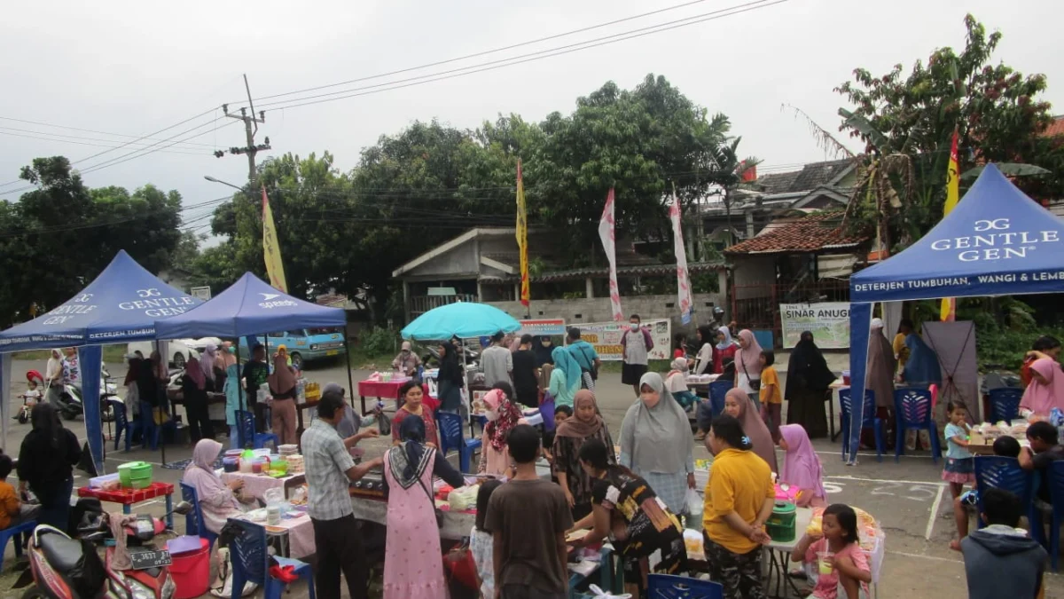 Pasar Takjil atau Bazar Ramadan RW 15 Kalijaga Harjamukti Kota Cirebon secara resmi dibuka pada Sabtu (25/3/2023). --Foto: Dok RW 15 Kalijaga Harjamukti.