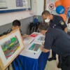 Pemuda Autistik Bisa jadi Pelukis Hebat. Lukisan Rafi Meriahkan Angkutan Lebaran di Stasiun Cirebon