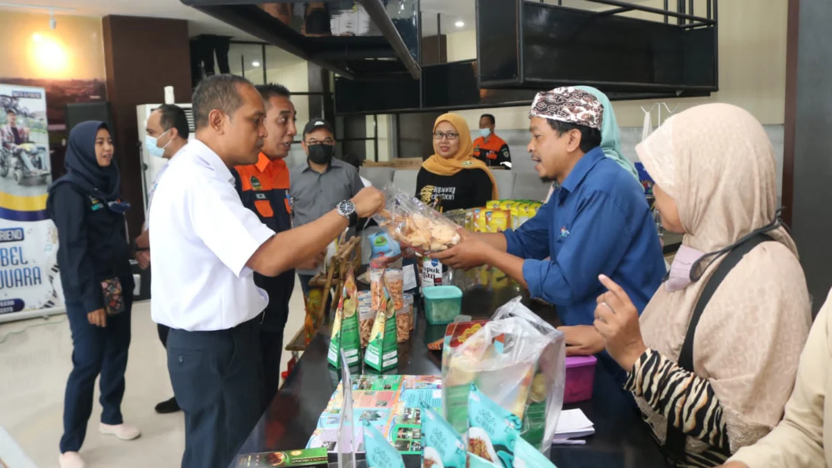 KAI Hadirkan Pojok UMKM Ekonomi Kreatif dan Live Musik Difabel di Stasiun Cirebon