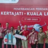 PENERBANGAN PERDANA: Penerbangan perdana dari BIJB Kertajati ke Kuala Lumpur dilaksanakan Rabu (17/5) dengan animo penumpang yang cukup tinggi