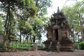 7 Candi di Jawa Barat dengan pesona indah dan penuh sejarah