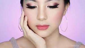 Rekomendasi 5 bedak padat untuk look make up ala artis korea.