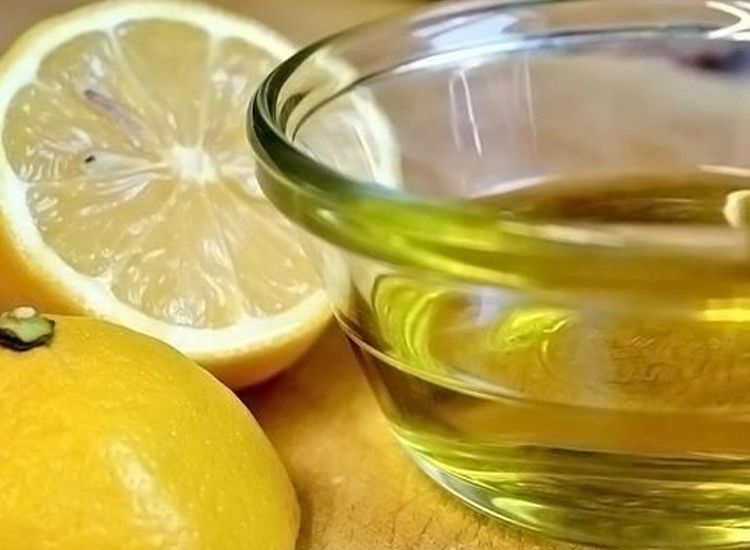 Minyak zaitun campur lemon untuk wajah