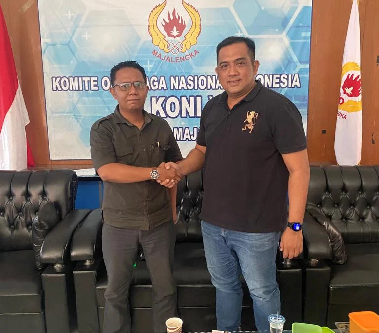 Ketua IBCA-MMA Kabupaten Majalengka, Gunawan Eka Putera bersama Ketua KONI Kabupaten Majalengka, Bakti Anugrah.