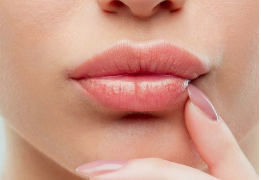 Manfaat minyak zaitun untuk bibir.