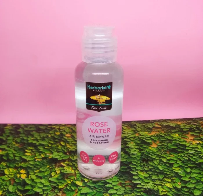 Cara menggunakan rose water herborist