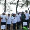 Berperan Aktif dalam Konservasi Pantai dan Air. PLN Salurkan Bantuan 31.000 Pohon untuk Kabupaten Batang