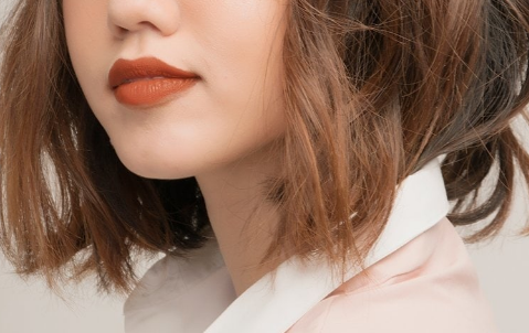 Rekomendasi Warna Lipstik untuk Bibir Gelap