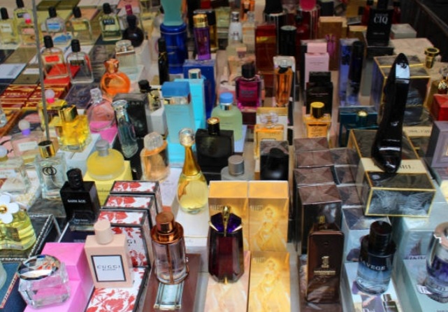 Inilah 20 Parfum Terkenal Yang Bikin Candu Aroma Wanginya, Harganya Juga Murah dan Tahan Lama