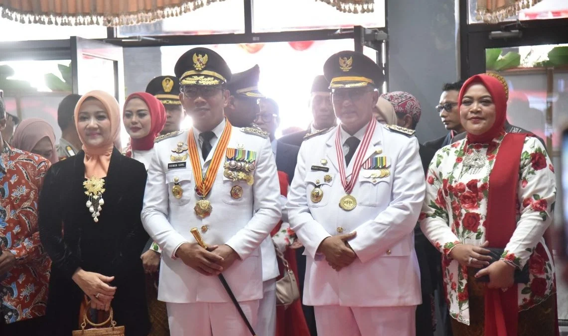 Gubernur Ridwan Kamil menghadiri rapat paripurna harjad Kuningan ke 525
