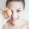 manfaat telur untuk wajah.