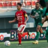 Bali United Kontra Persebaya Surabaya pada pekan ke-16 BRI Liga 1
