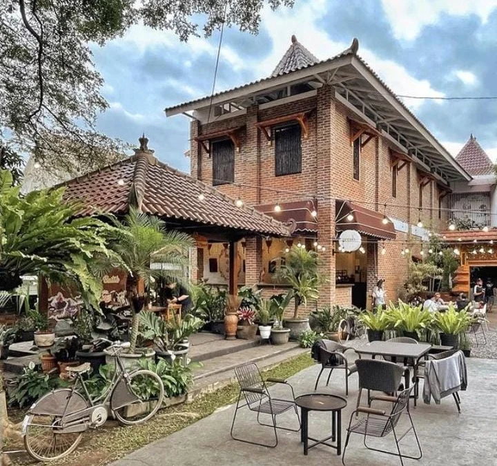 6 Cafe Outdoor di Cirebon Yang Unik dan Asyik Buat Nongkrong, Belajar Ataupun Bersantai, Buka 24 Jam, Free Wifi