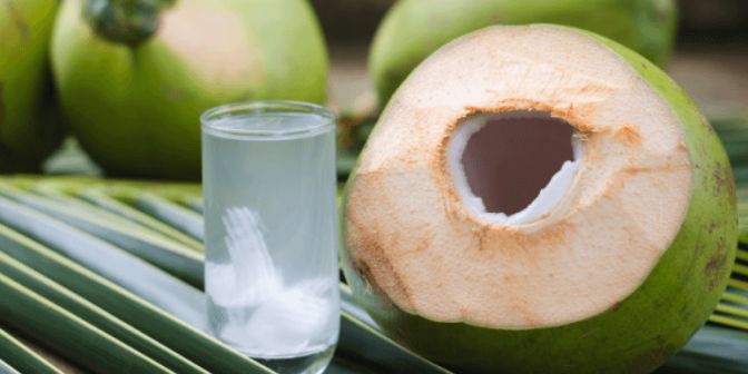 Manfaat air kelapa untuk kesehatan.