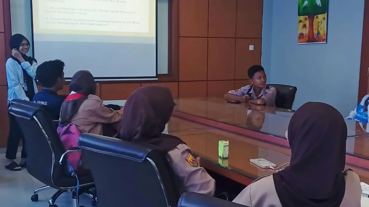 Zetizen RC Menjadi Pengisi Materi di Acara Kunjungan Jurnalistik Islamic Centre ke Radar Cirebon