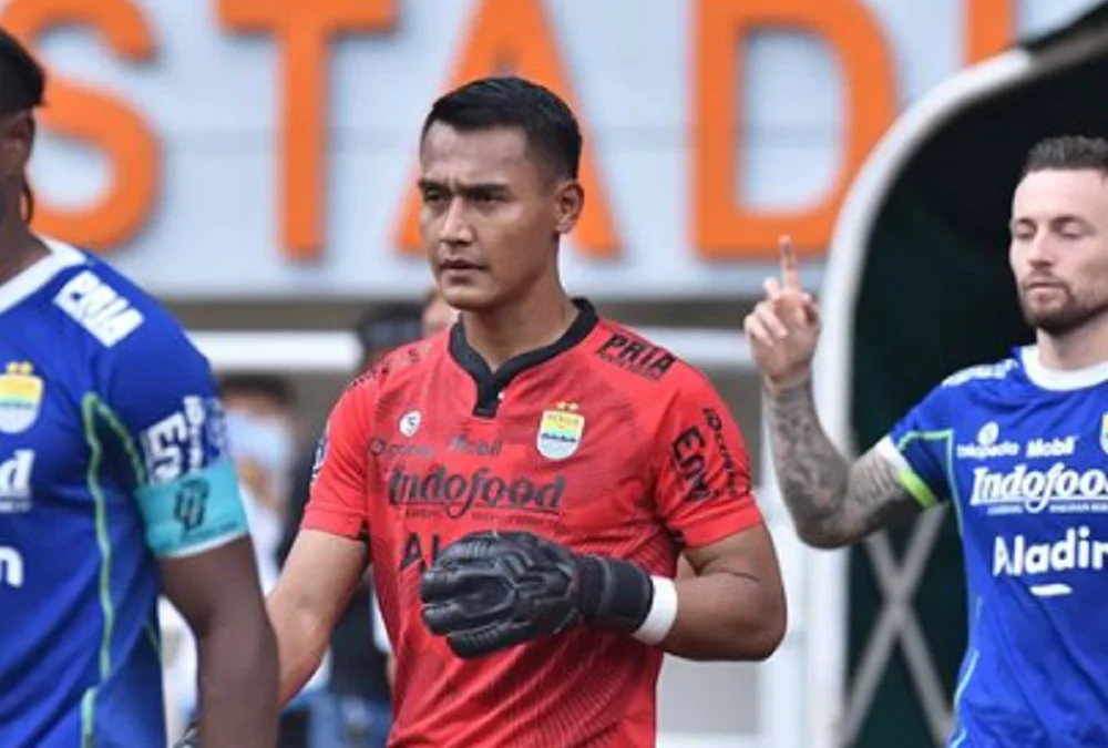 Potret Kiper Persib Bandung Reky Rahayu