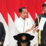 Potret Erick Thohir (Kiri) Presiden Jokowi (Tengah) dan Menpora Dito Ariotedjo (Kanan)