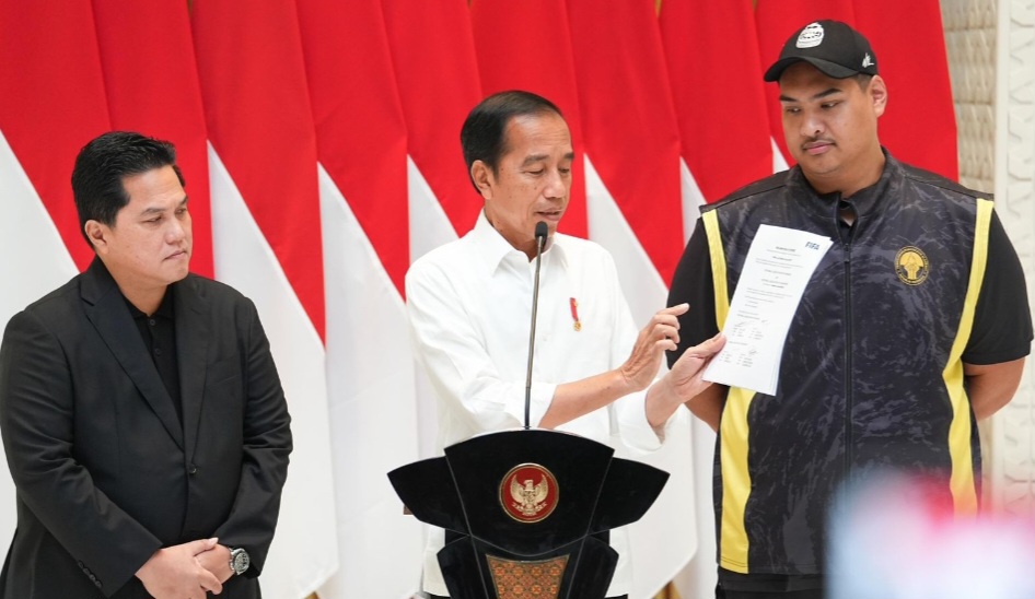 Potret Erick Thohir (Kiri) Presiden Jokowi (Tengah) dan Menpora Dito Ariotedjo (Kanan)