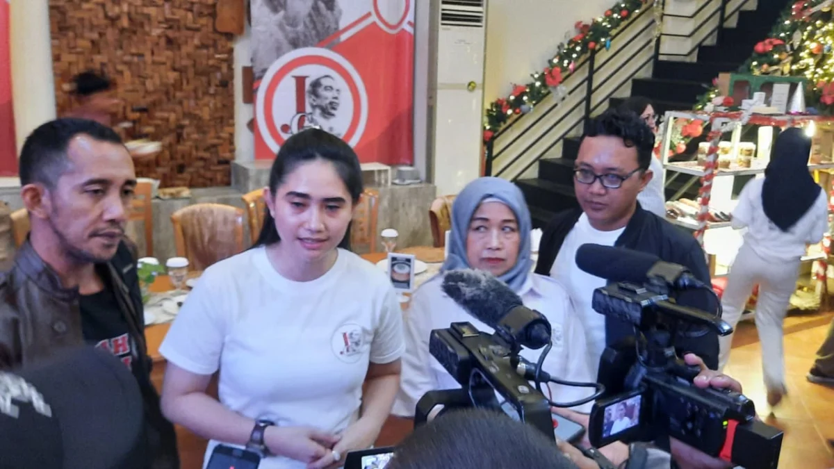 Ketua Umum J-Generation, Putri Khairunnisa mendukung paslon nomor urut 02. Dukungan tersebut didasari atas keinginan para relawan, yang melihat bahwa visi dan misi paslon 02 nyaris sama dengan program-program yang dimiliki oleh Presiden Jokowi.